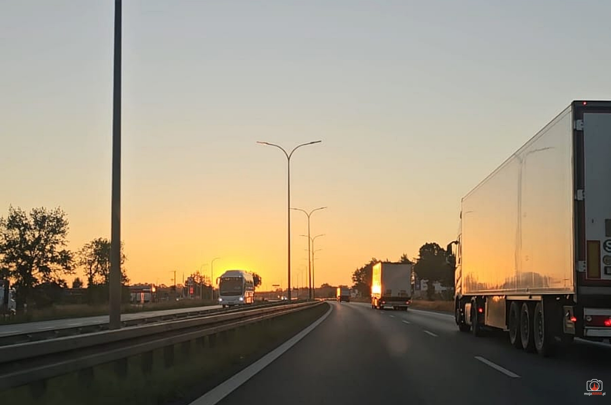 Uwaga kierowcy ciężarówek! Coraz więcej celowych kolizji na S8 i A2!